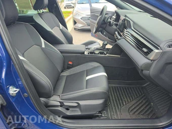 2025 Toyota Camry SE - miniatura 15