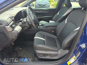 2025 Toyota Camry SE - miniatura 3
