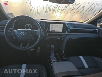 2025 Toyota Camry SE - miniatura 11