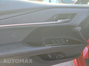 2025 Toyota Camry SE - miniatura 9