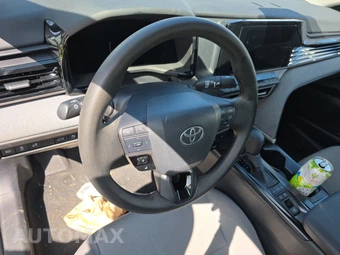2025 Toyota Camry SE - miniatura 10