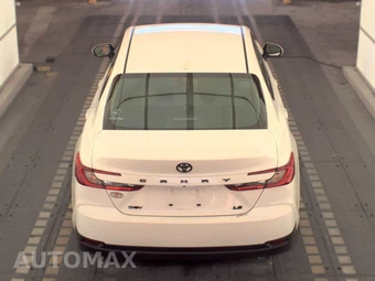 2025 Toyota Camry SE - miniatura 5