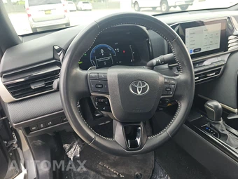 2025 Toyota Camry SE – miniatura 10