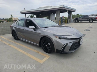 2025 Toyota Camry SE – miniatura 3