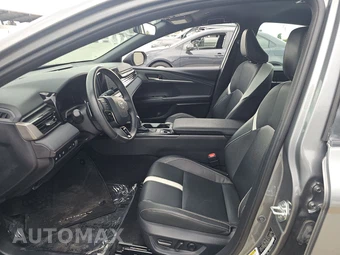 2025 Toyota Camry SE – miniatura 7