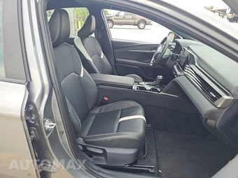 2025 Toyota Camry SE – miniatura 8