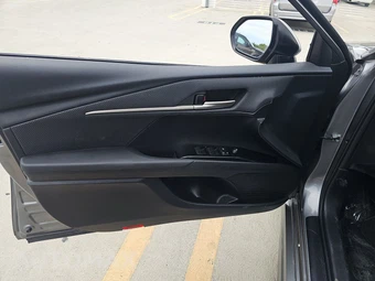 2025 Toyota Camry SE – miniatura 9