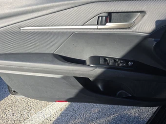 2025 Toyota Camry SE - miniatura 15