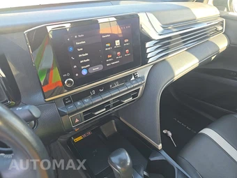 2025 Toyota Camry SE - miniatura 17