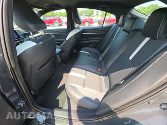 2025 Toyota Camry SE – miniatura 13