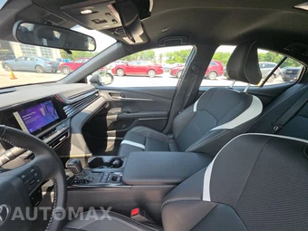 2025 Toyota Camry SE – miniatura 19