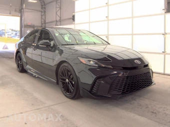 2025 Toyota Camry SE – miniatura 3