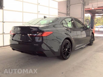 2025 Toyota Camry SE – miniatura 4