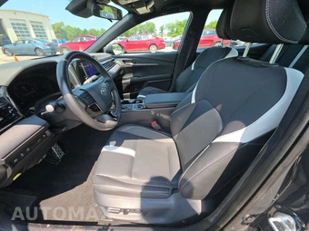 2025 Toyota Camry SE – miniatura 7