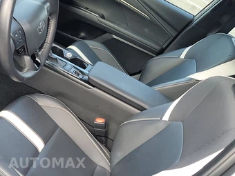 2025 Toyota Camry SE - miniatura 13