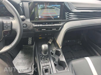 2025 Toyota Camry SE – miniatura 10