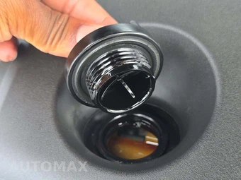 2025 Toyota Camry SE – miniatura 24