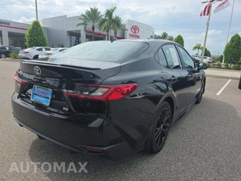 2025 Toyota Camry SE – miniatura 3