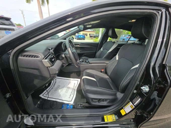 2025 Toyota Camry SE – miniatura 6