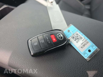 2025 Toyota Camry SE – miniatura 8