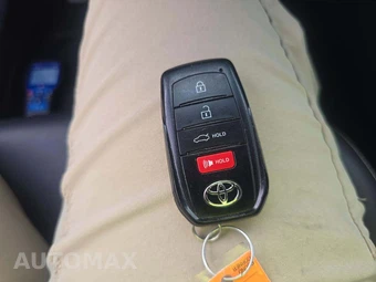 2025 Toyota Camry SE - miniatura 5