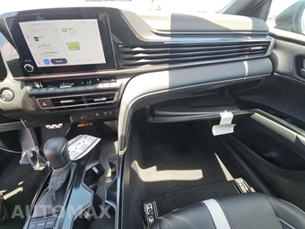 2025 Toyota Camry SE - miniatura 11