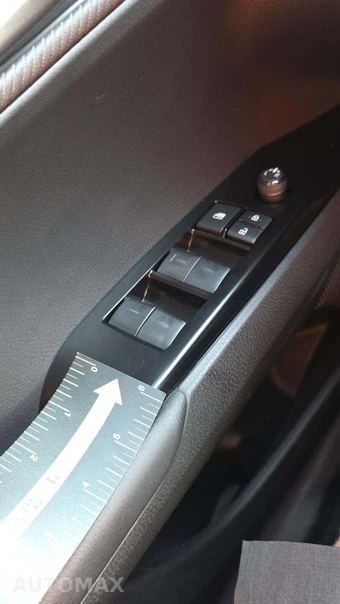 2025 Toyota Camry SE - miniatura 20