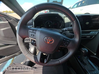 2025 Toyota Camry SE - miniatura 10