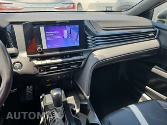 2025 Toyota Camry SE - miniatura 11