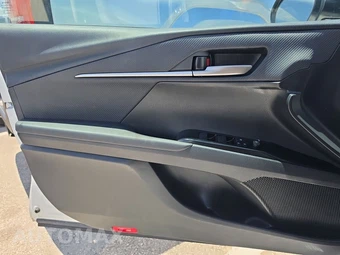 2025 Toyota Camry SE - miniatura 9