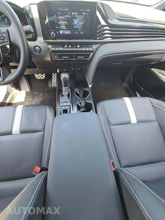 2025 Toyota Camry SE - miniatura 10