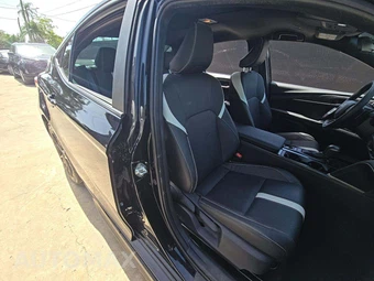 2025 Toyota Camry SE - miniatura 18