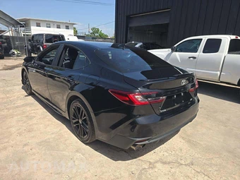2025 Toyota Camry SE - miniatura 2