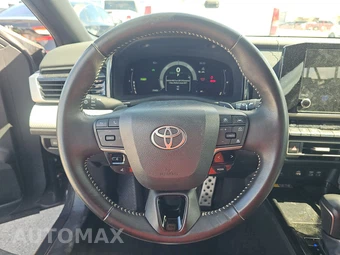 2025 Toyota Camry SE - miniatura 10