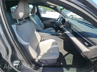 2025 Toyota Camry SE - miniatura 8