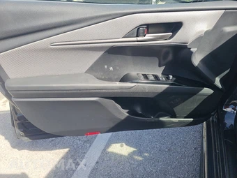 2025 Toyota Camry SE - miniatura 9