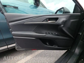 2025 Toyota Camry SE - miniatura 15