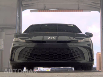 2025 Toyota Camry SE - miniatura 3