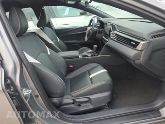 2025 Toyota Camry SE – miniatura 14