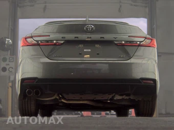 2025 Toyota Camry SE – miniatura 7
