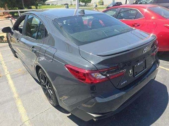 2025 Toyota Camry SE - miniatura 2