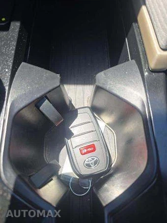 2025 Toyota Camry SE - miniatura 8