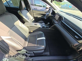 2025 Toyota Camry SE - miniatura 18