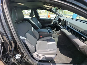 2025 Toyota Camry SE - miniatura 8
