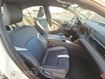 2025 Toyota Camry SE - miniatura 8