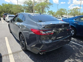 2025 Toyota Camry SE - miniatura 2