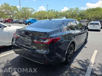 2025 Toyota Camry SE - miniatura 3