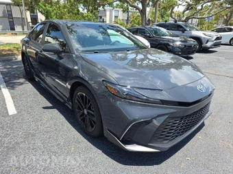 2025 Toyota Camry SE - miniatura 4