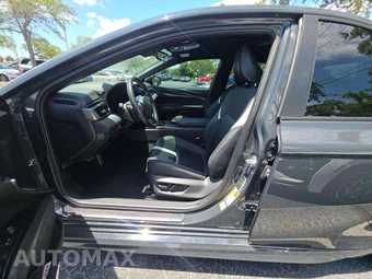 2025 Toyota Camry SE - miniatura 6