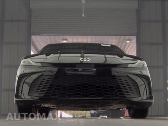 2025 Toyota Camry SE - miniatura 3